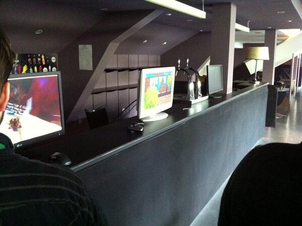 Le stand jeux indés du #Stunfest2014 se prépare !…